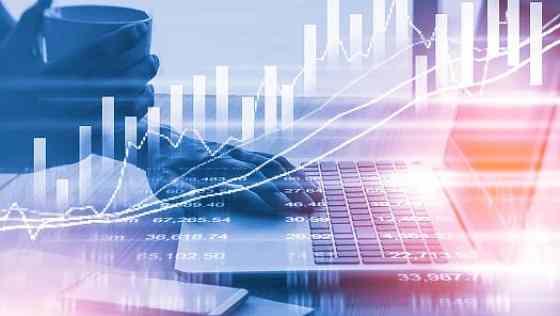 摘要 据《中国甜味剂新闻202603》，自2023年以来，中国淀粉糖行业进入新一轮扩产周期。2025年，结晶葡萄糖、果葡糖浆、麦芽糖浆及麦芽糊精等主要产品线均有新增产能释放，全年新增产能约140万吨，推动行业总名义产能提升至约2,500万吨。进入2026年，行业扩产仍在延续，截至3月，已建、在建及获批项目合计产能约234万吨，其中果葡糖浆仍是投资最集中的品类。与此同时，低糖、减糖和无糖化趋势正在重塑食品企业的甜味剂采购结构。2026年前两个月，中国三氯蔗糖出口量创下高位，但平均出口价格大幅下滑，显示出全球甜味剂市场&ldquo;需求增长与价格竞争并存&rdquo;的新格局。 2025年淀粉糖新 news img